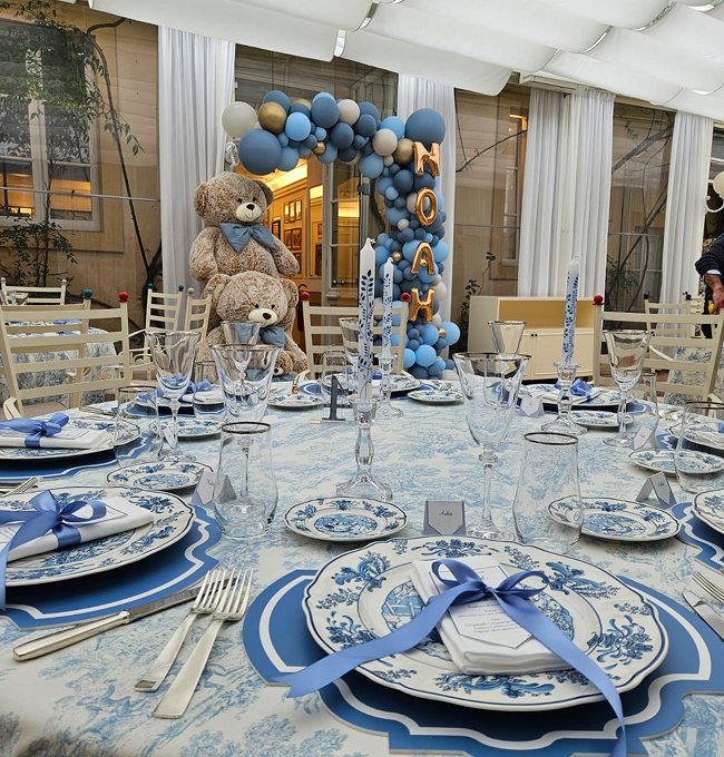 Tavolo decorato per festa privata a tema baby shower